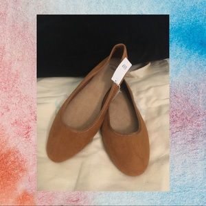 GAP NWT brown suede flats